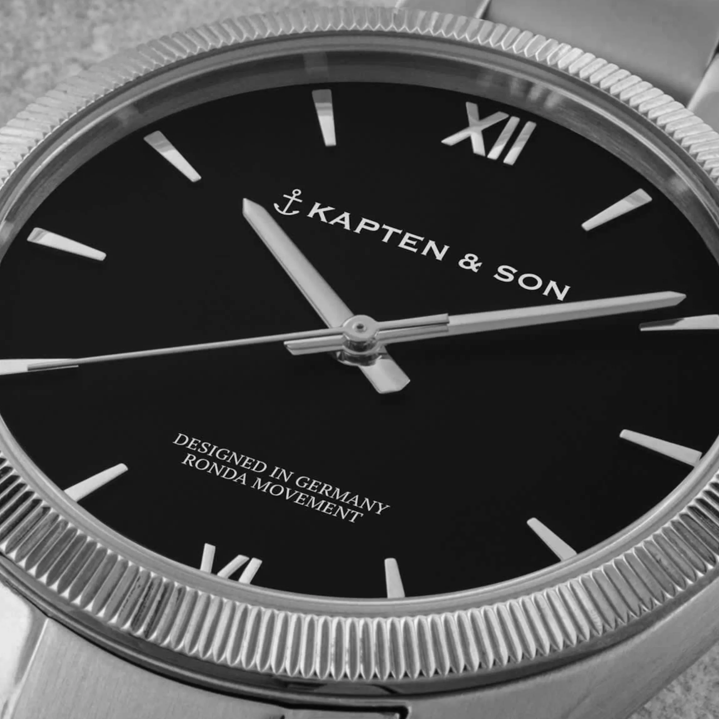 Crush Silver Black Steel
