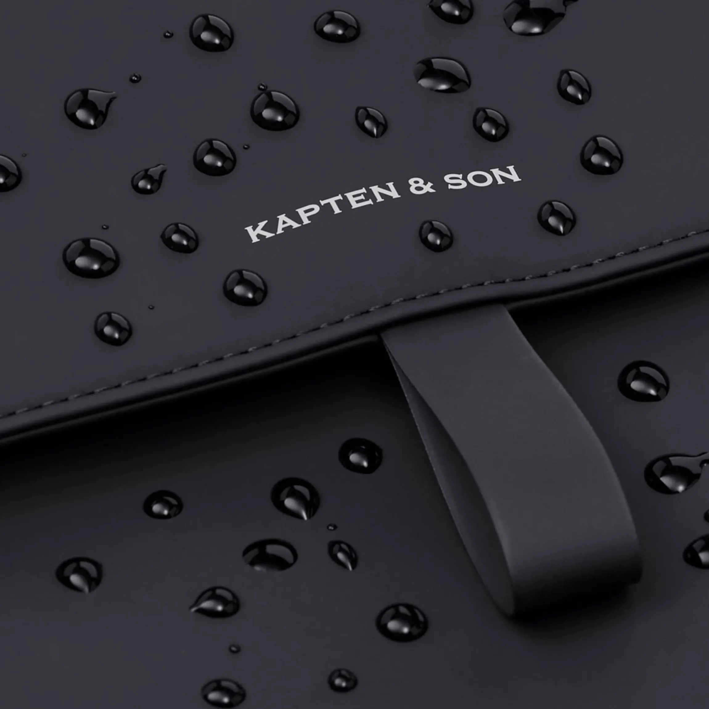 Fyn Sleek Full PU All Black