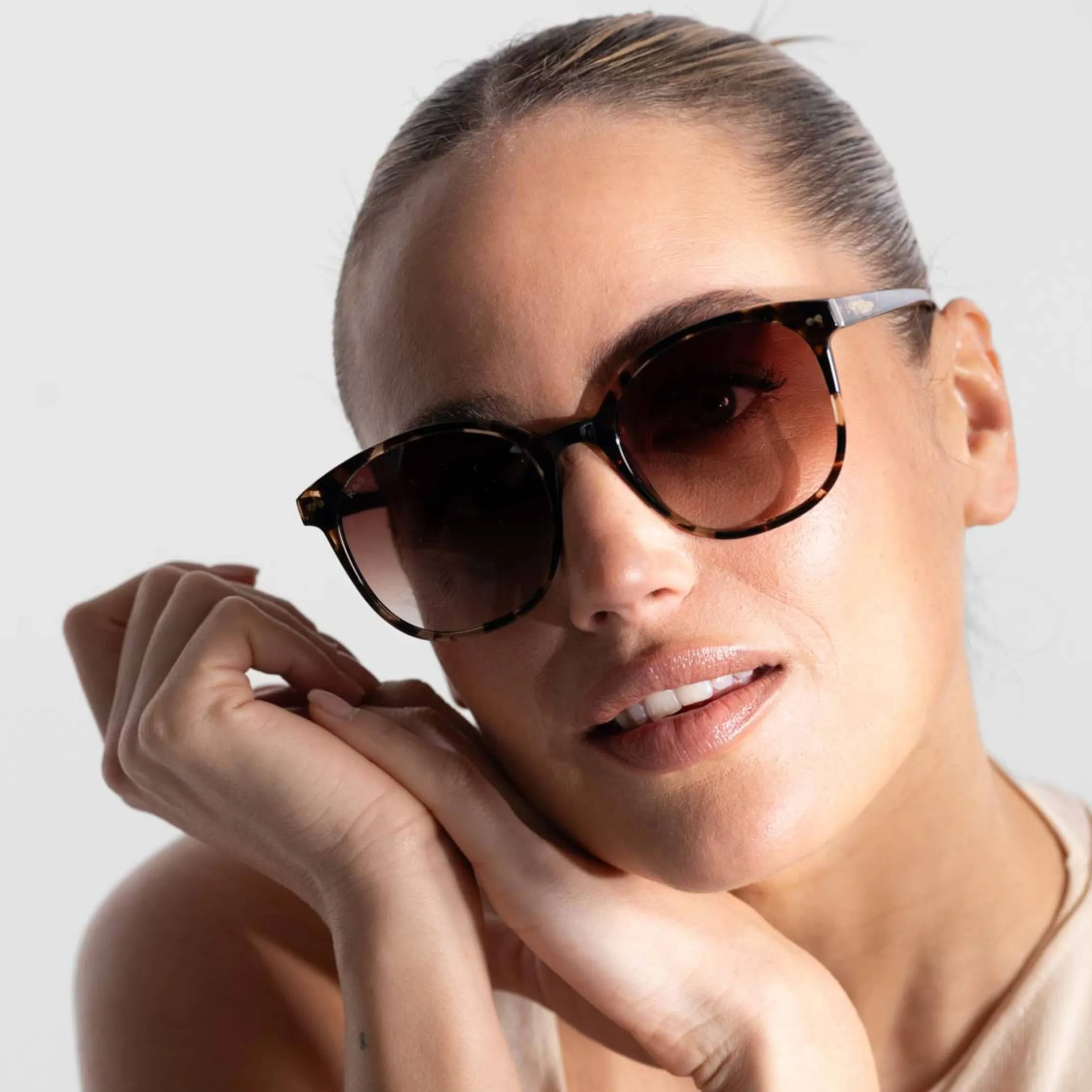 Nairobi Small Crystal Tortoise Brown