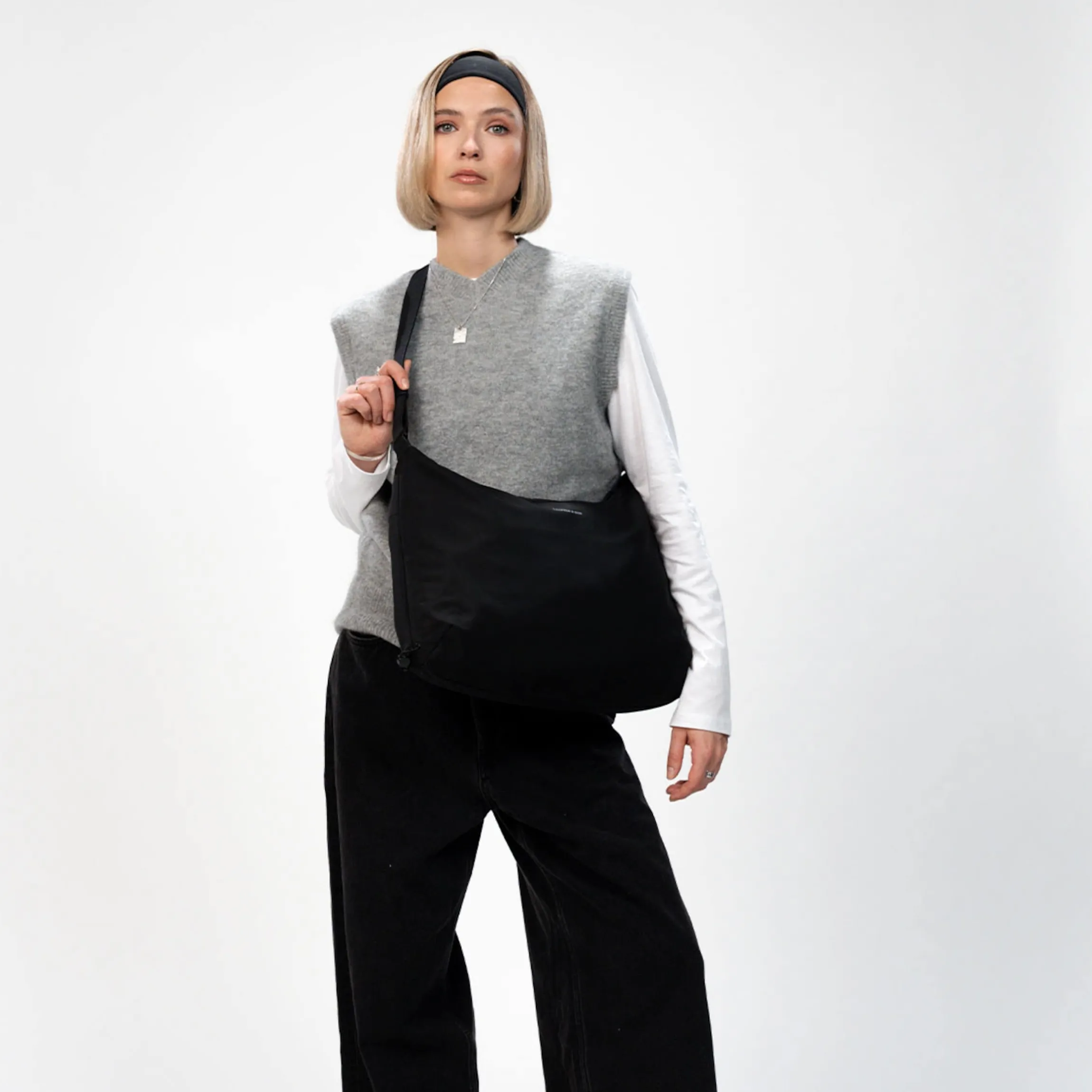 Skara Large All Black